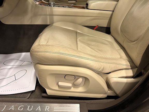 Jaguar XF 22 of 30