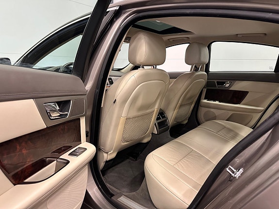 Jaguar XF 29 of 30