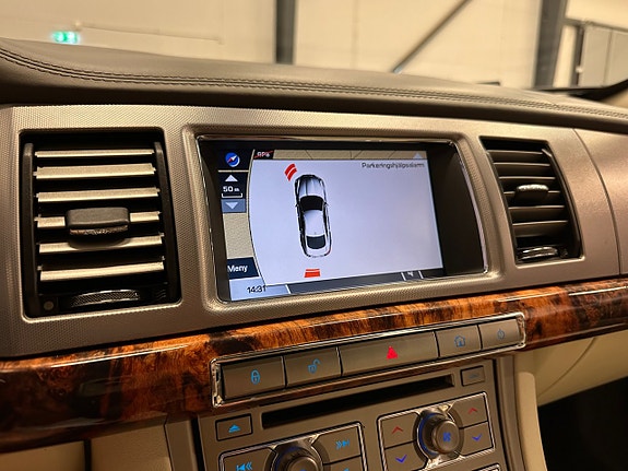 Jaguar XF 8 of 30