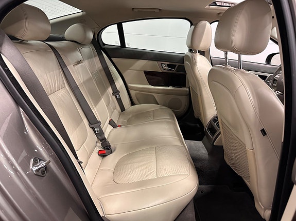 Jaguar XF 30 of 30