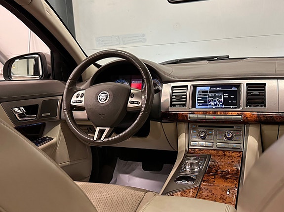 Jaguar XF 26 of 30