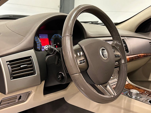 Jaguar XF 21 of 30