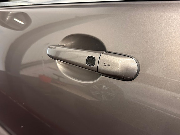Jaguar XF 25 of 30