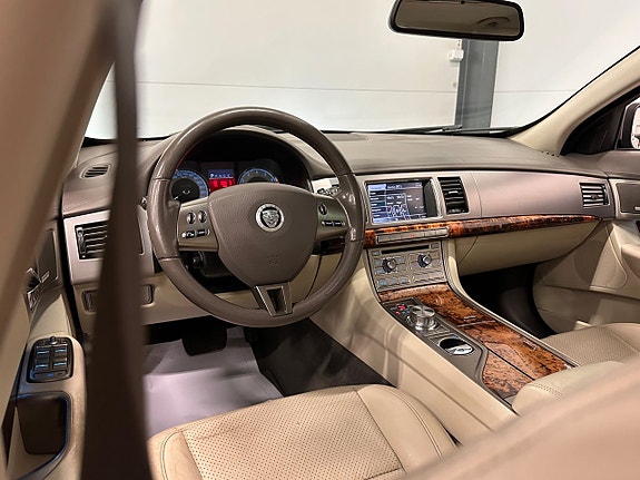 Jaguar XF 23 of 30