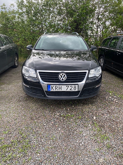 Volkswagen Passat 2 of 5