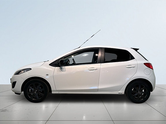 Mazda 2 4 of 5
