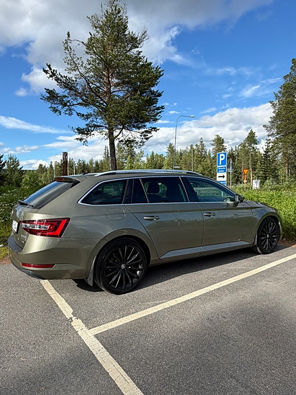 Skoda Superb 4 of 5