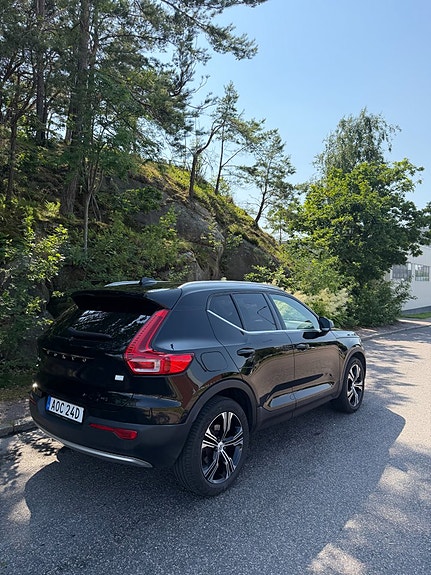 Volvo XC40 4 of 5