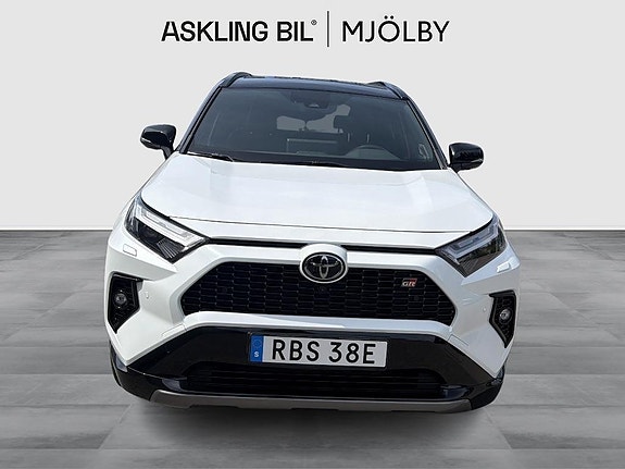 Toyota RAV4 5 of 5