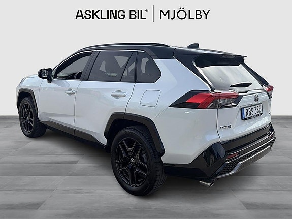 Toyota RAV4 2 of 5