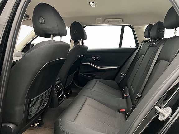 BMW 330e 25 of 30