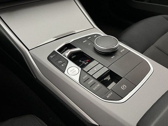 BMW 330e 22 of 30