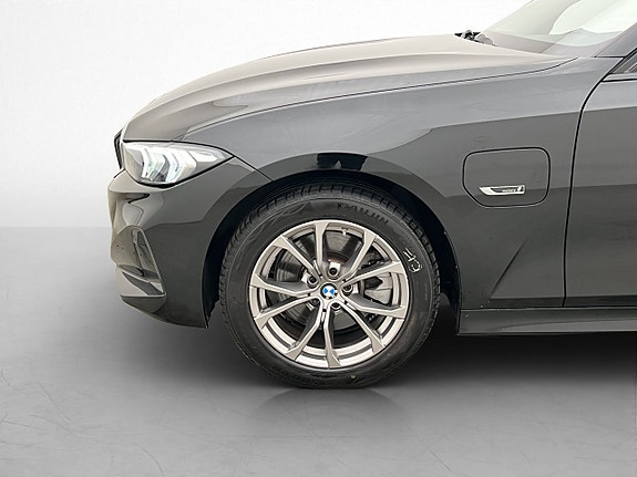 BMW 330e 29 of 30