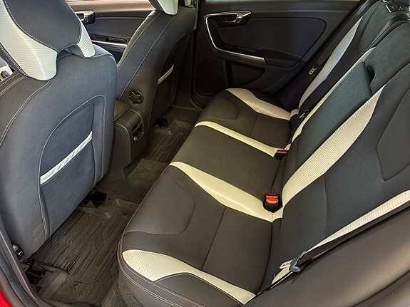 Volvo V60 18 of 23