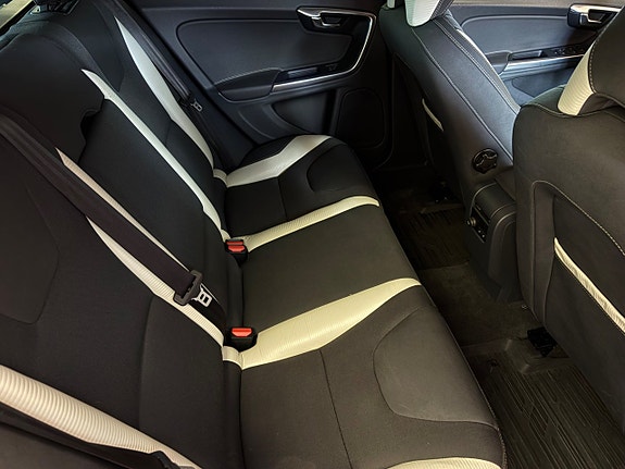 Volvo V60 17 of 23