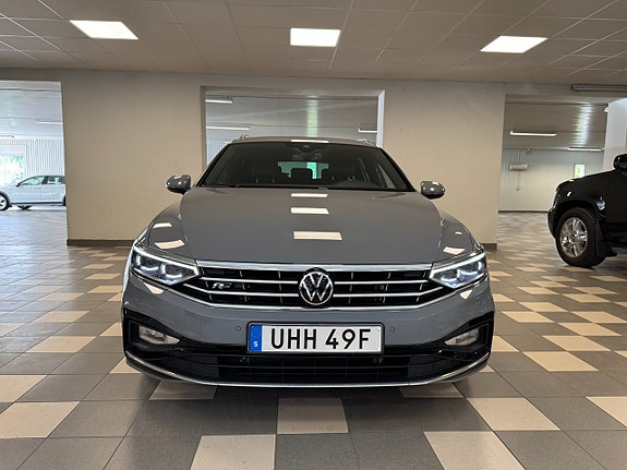 Volkswagen Passat 2 of 5