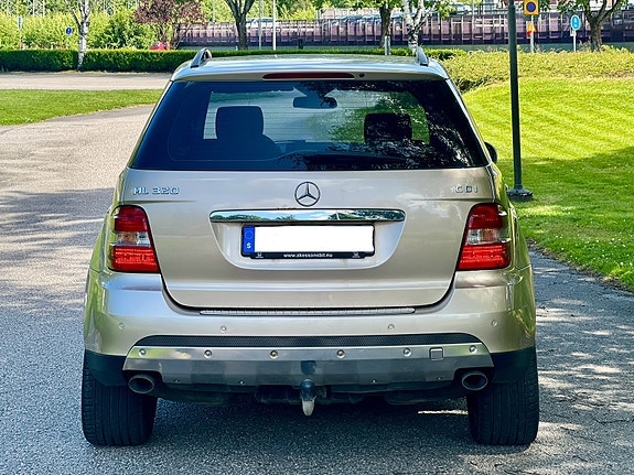 Mercedes-Benz ML320 5 of 5