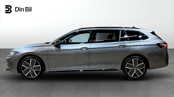 Volkswagen Passat 2 of 5