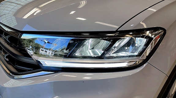 Volkswagen T-Roc 14 of 18
