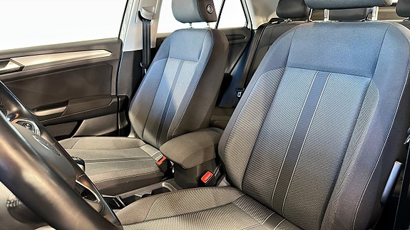 Volkswagen T-Roc 8 of 18