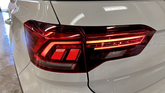 Volkswagen T-Roc 13 of 18