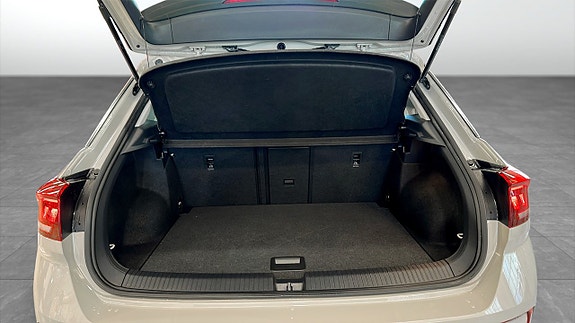 Volkswagen T-Roc 12 of 18
