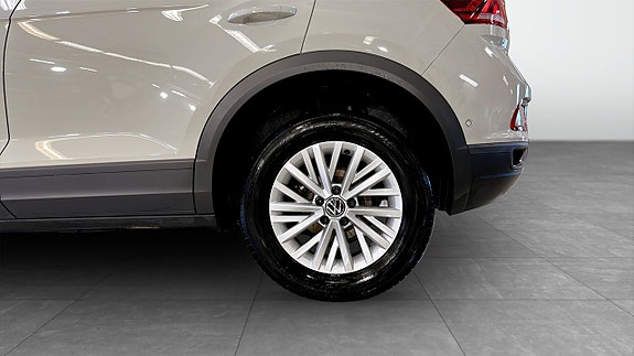 Volkswagen T-Roc 6 of 18