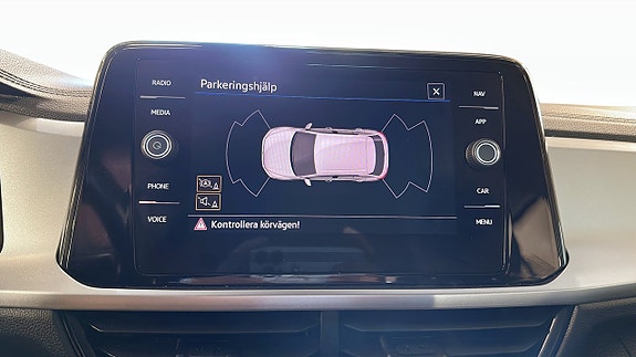 Volkswagen T-Roc 15 of 18