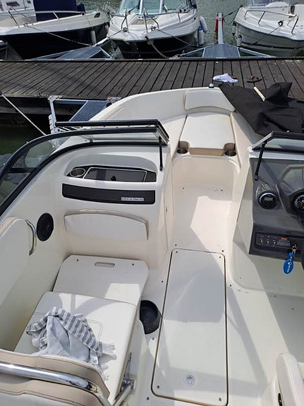 Bayliner VR5 Bowrider 2016 – Endast 60 Motortimmar, Nyservad 4 of 5