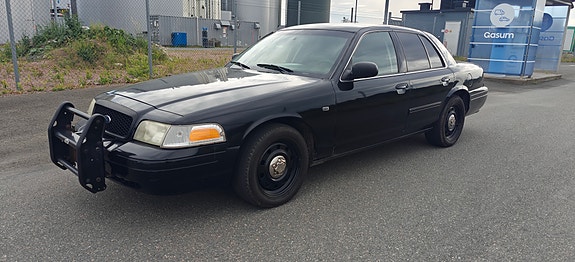 Ford Crown Victoria 2 of 5