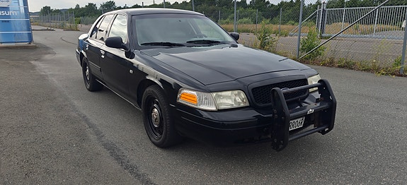 Ford Crown Victoria 3 of 5