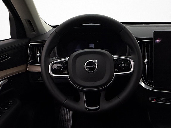 Volvo XC90 14 of 30