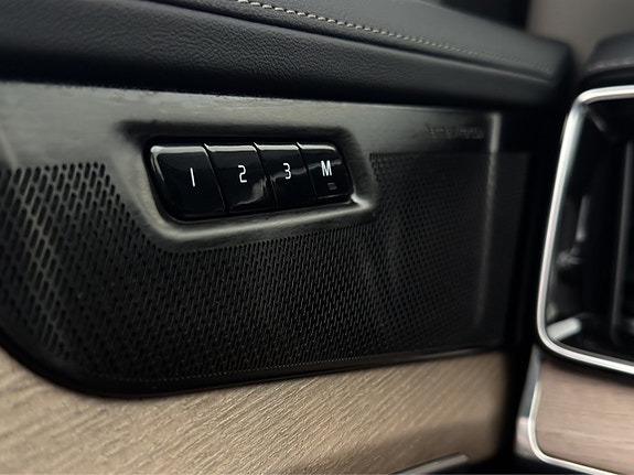 Volvo XC90 13 of 30