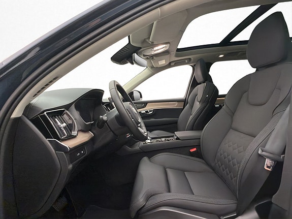Volvo XC90 11 of 30