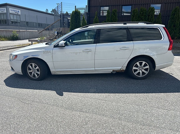 Volvo V70 2 of 5