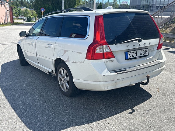 Volvo V70 3 of 5