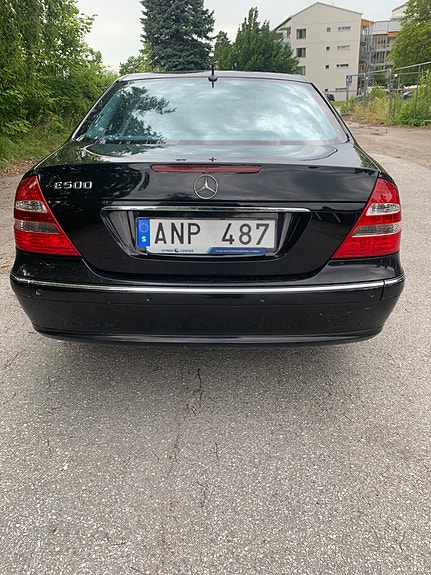 Mercedes-Benz E500 3 of 5