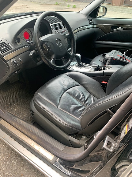 Mercedes-Benz E500 5 of 5