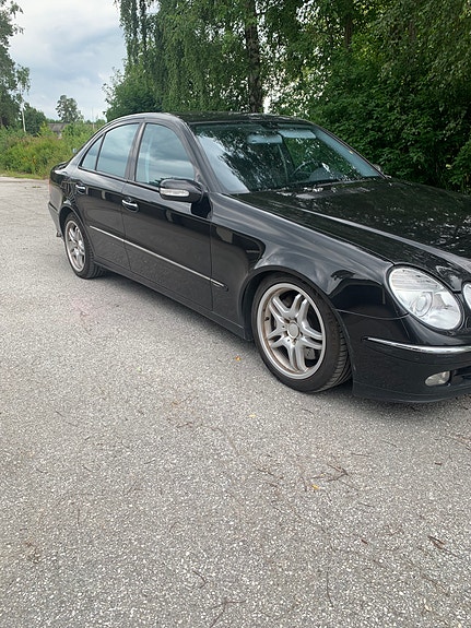 Mercedes-Benz E500 2 of 5