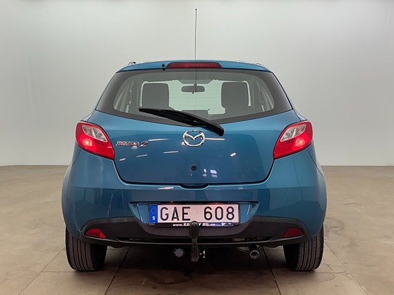 Mazda 2 4 of 5