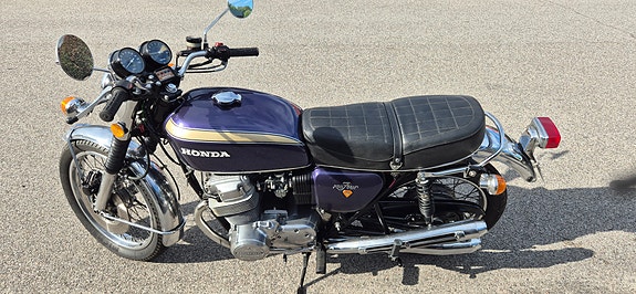 Honda CB 750 Four 2 of 5