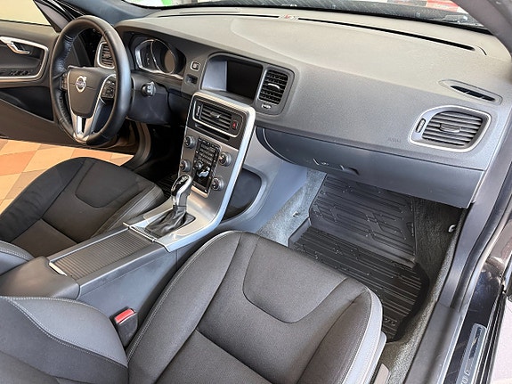 Volvo V60 13 of 24