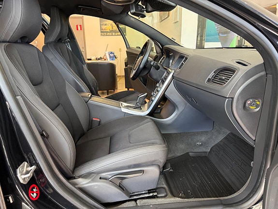 Volvo V60 14 of 24