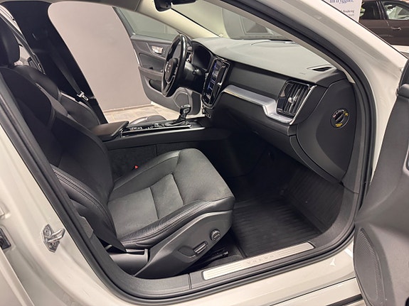 Volvo V60 7 of 13