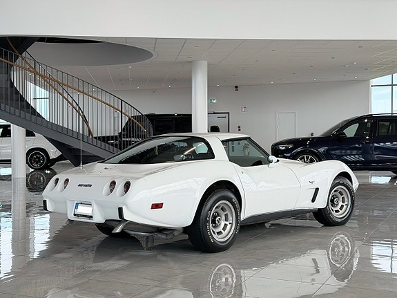 Chevrolet Corvette 3 of 5