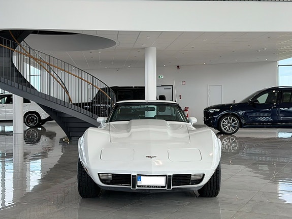 Chevrolet Corvette 4 of 5