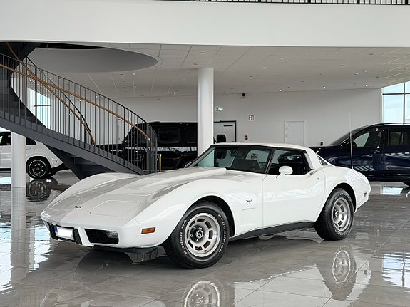 Chevrolet Corvette 2 of 5