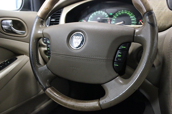 Jaguar S-TYPE 15 of 20
