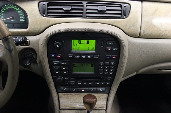 Jaguar S-TYPE 16 of 20
