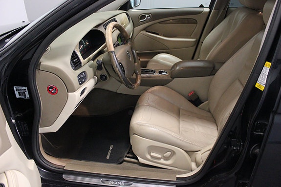 Jaguar S-TYPE 8 of 20